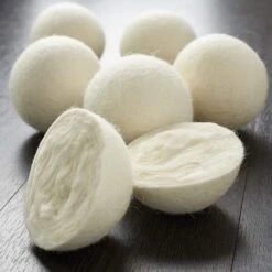 Merkloos Droger Ballen XL 6 Stuks Inclusief Lavendelolie – Zero Waste Dryer Balls - Duurzaam – Wasverzachter – Herbruikbare Drogerballen – Droogt De Was Sneller – Tiny Panda -Schoonmaakserie Winkel 1200x1200 1425