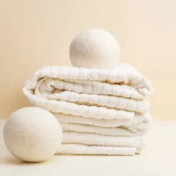 Apeiron Drogerballen - Droogballen - 6 XL Wasbollen - Droger - Duurzaam - Wasmachine - Wasverzachter - Energie Besparen - Zero Waste - Schapenvacht - Wol -Schoonmaakserie Winkel 1200x1200 1479