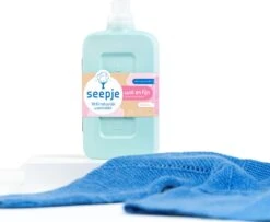 Seepje Wasmiddel - Vrolijke Lotus - Wasmiddel Wol En Fijn – Natuurlijke Ingredienten - 3 X 23 Wasbeurten - 3 X 1L -Schoonmaakserie Winkel 1200x984